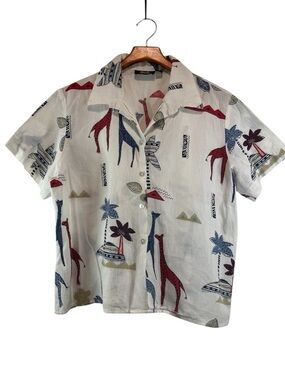 VTG Tapestry White Short-Sleeve Button-Down Shirt with Red & Blue Giraffe Print